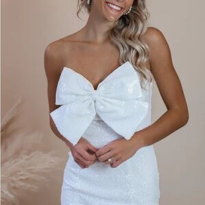Versona White Garment